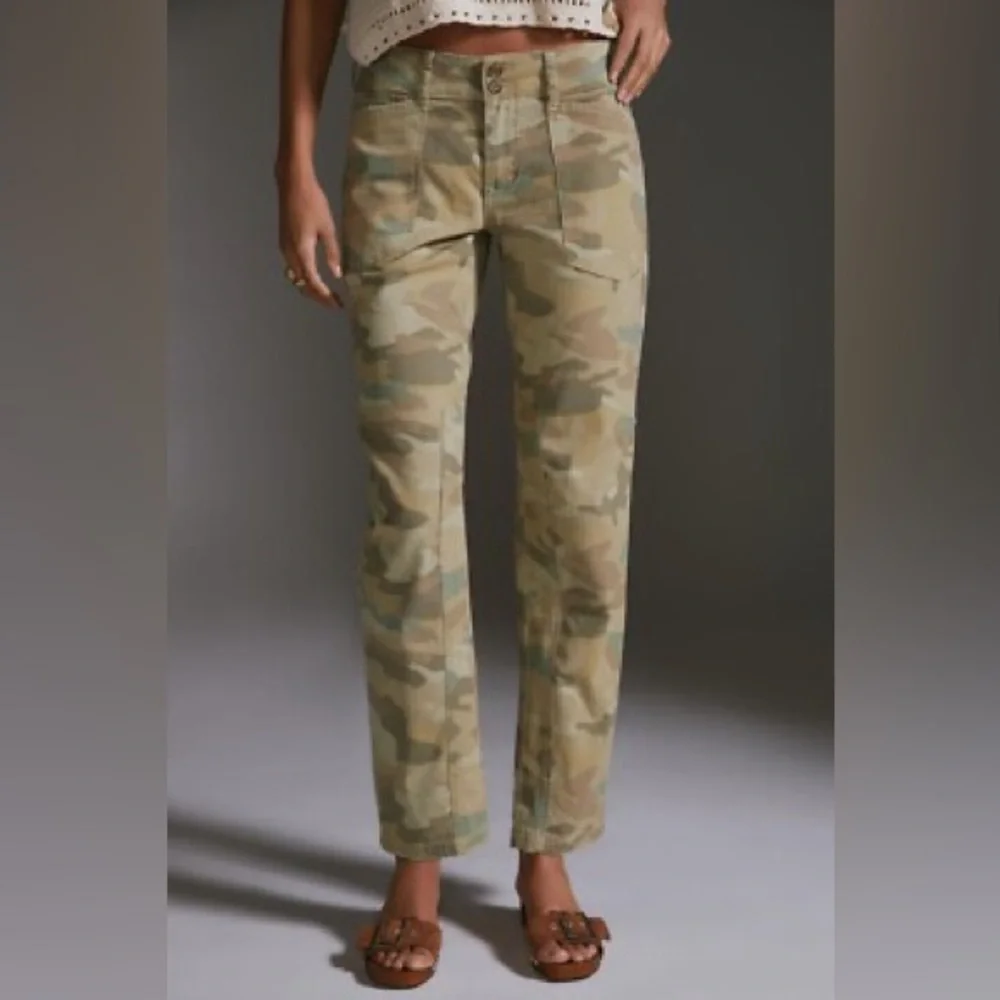 Anthropologie Pilcro The Wanderer low rise Camouflage Cargo Pants - Picture 1 of 8